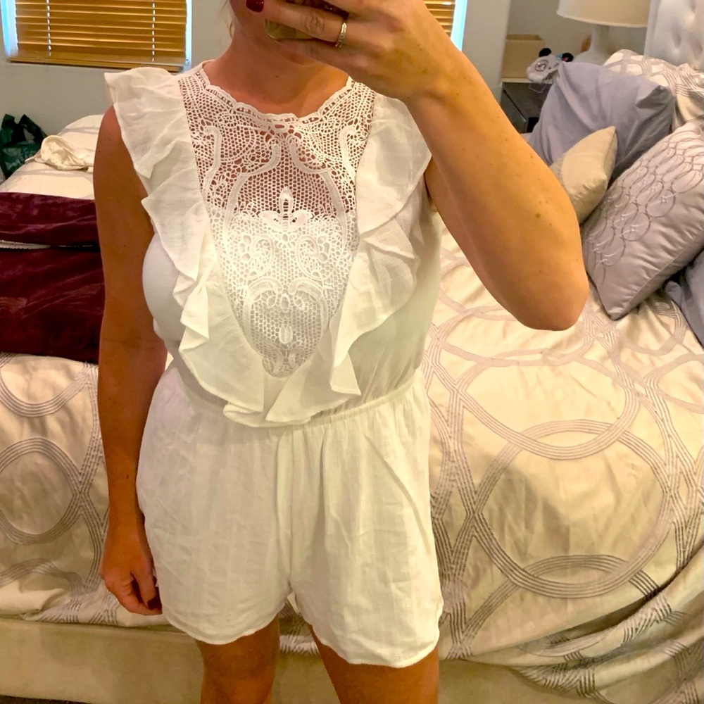 Flutter-sleeve linen romper- new with tags